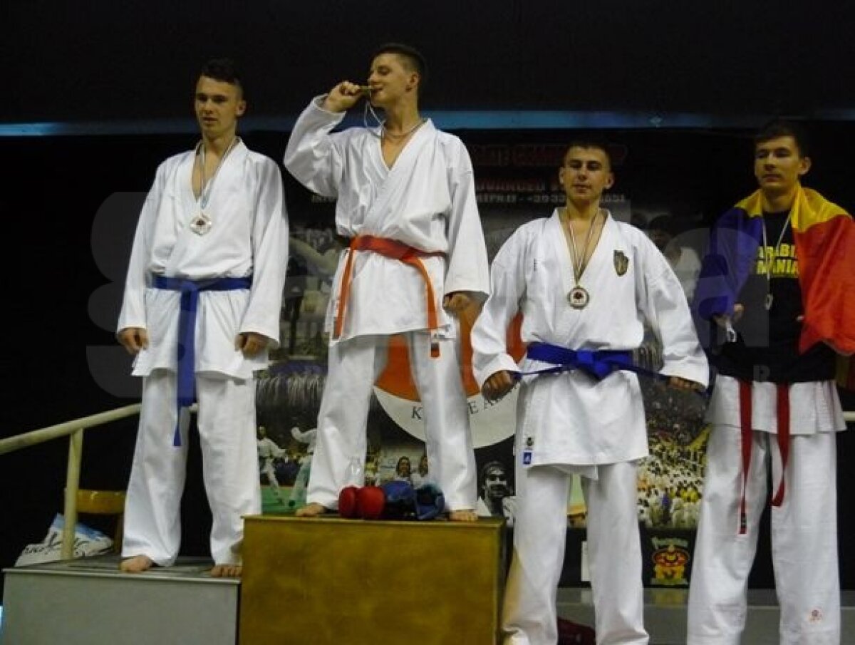 GALERIE FOTO S-au întors campioni din Italia! Tinerii români au cucerit zeci de medalii la CE de Karate