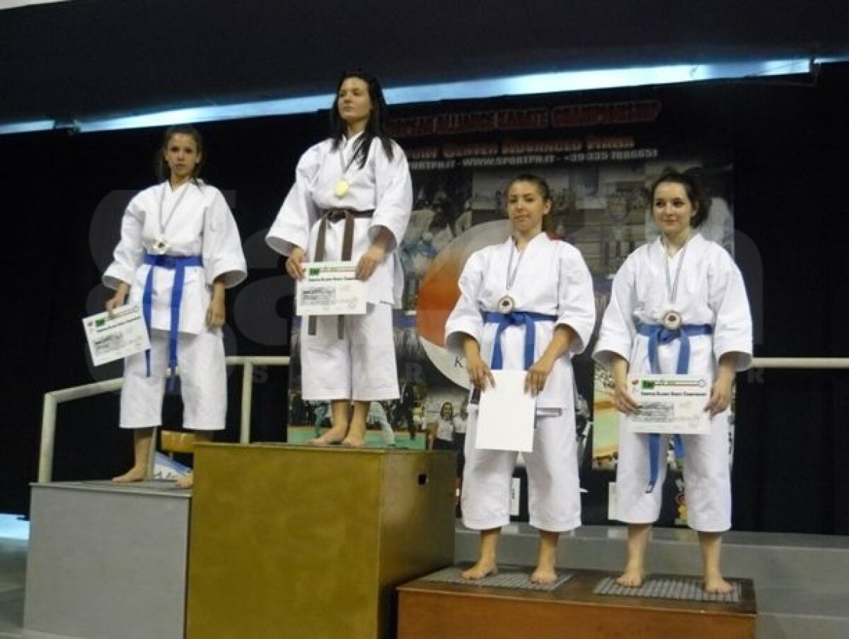 GALERIE FOTO S-au întors campioni din Italia! Tinerii români au cucerit zeci de medalii la CE de Karate