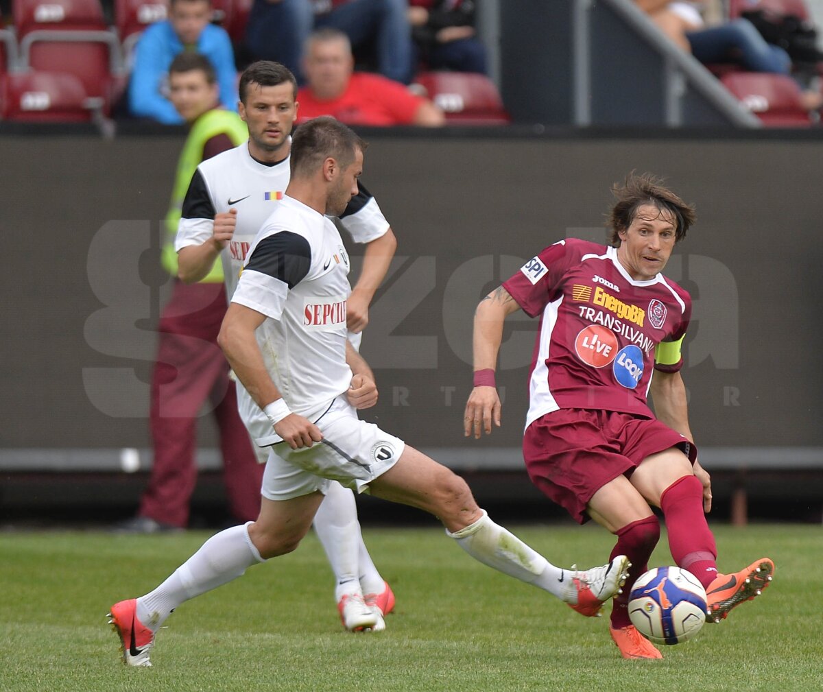 FOTO şi VIDEO CFR Cluj - U Cluj 3-1 » Oaspeţii rămîn fără victorie în faţa rivalei în Liga 1 de 41 de ani