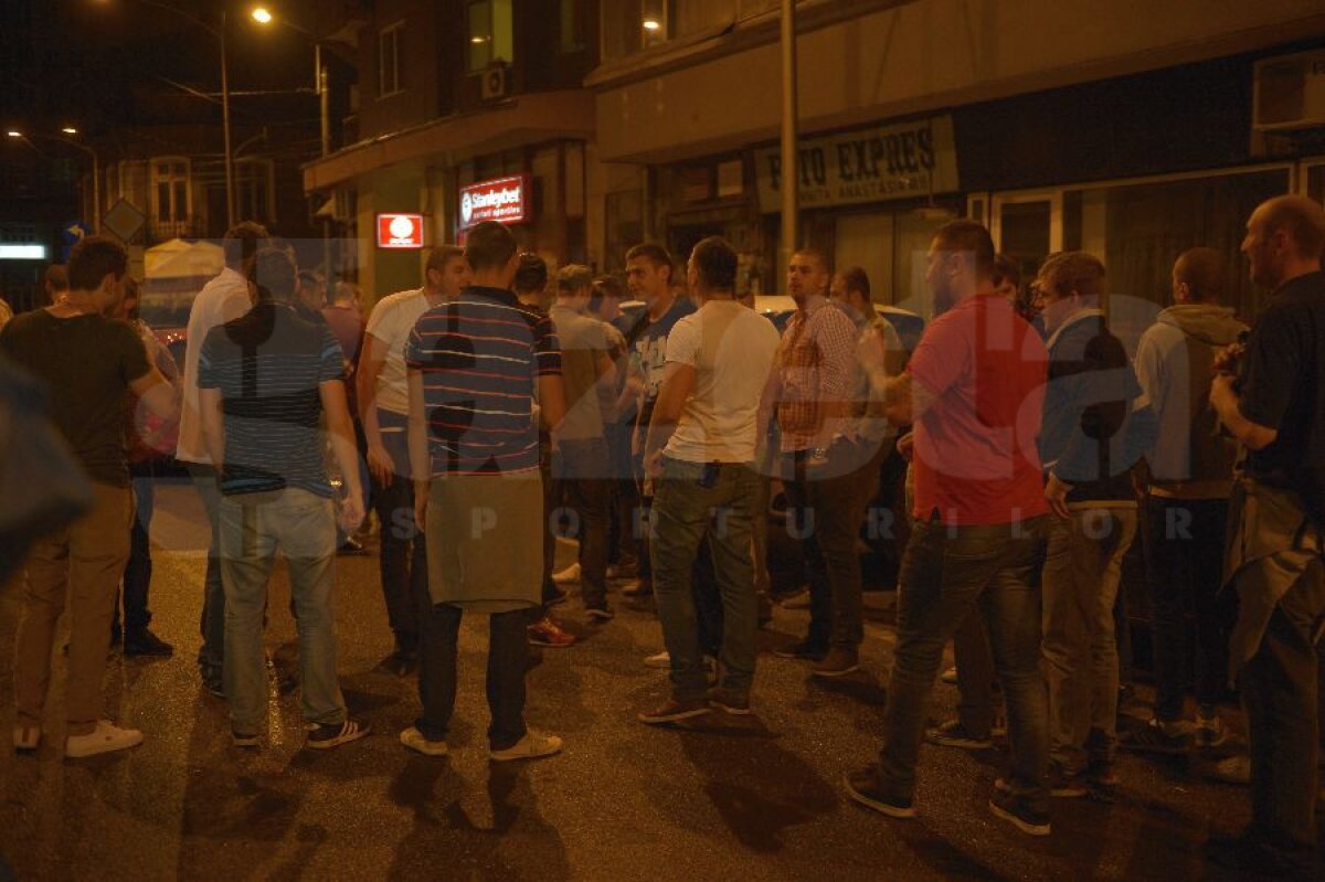 VIDEO&FOTO Of, ce chin, ce jale » Rapidul a retrogradat, jucătorii au cîntat manele cu Adi Minune! Detalii de la petrecere