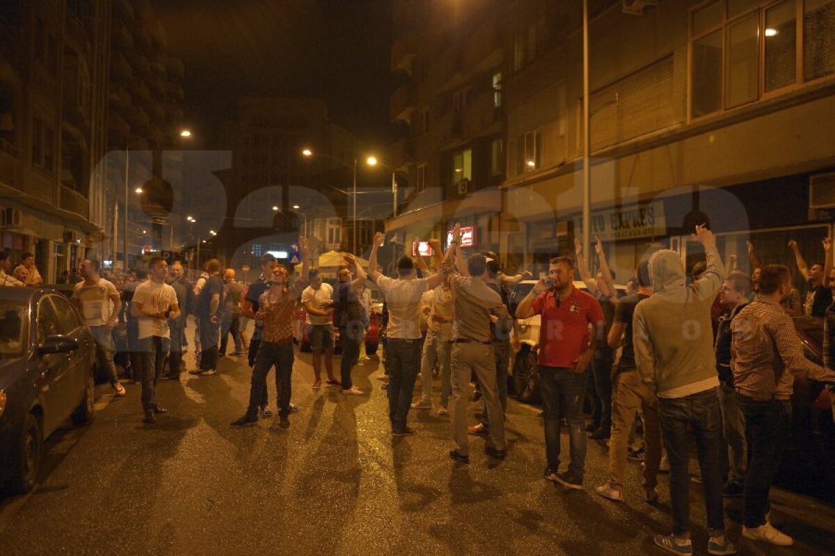 VIDEO&FOTO Of, ce chin, ce jale » Rapidul a retrogradat, jucătorii au cîntat manele cu Adi Minune! Detalii de la petrecere