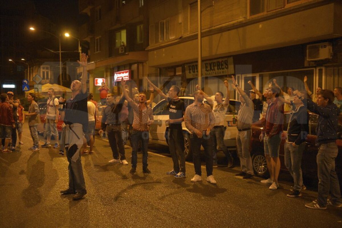 VIDEO&FOTO Of, ce chin, ce jale » Rapidul a retrogradat, jucătorii au cîntat manele cu Adi Minune! Detalii de la petrecere