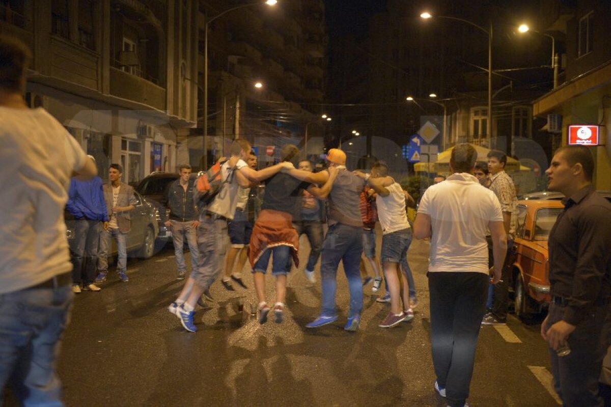 VIDEO&FOTO Of, ce chin, ce jale » Rapidul a retrogradat, jucătorii au cîntat manele cu Adi Minune! Detalii de la petrecere