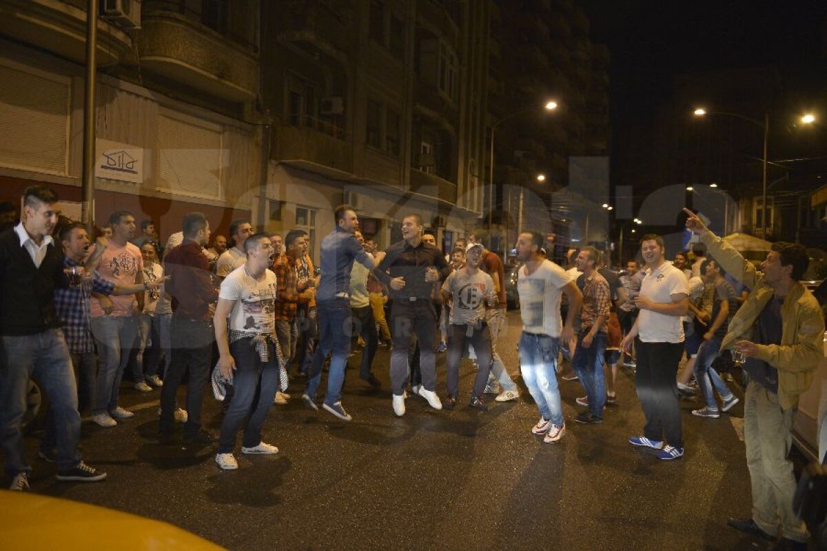 VIDEO&FOTO Of, ce chin, ce jale » Rapidul a retrogradat, jucătorii au cîntat manele cu Adi Minune! Detalii de la petrecere