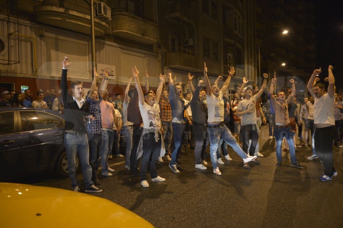 VIDEO&FOTO Of, ce chin, ce jale » Rapidul a retrogradat, jucătorii au cîntat manele cu Adi Minune! Detalii de la petrecere