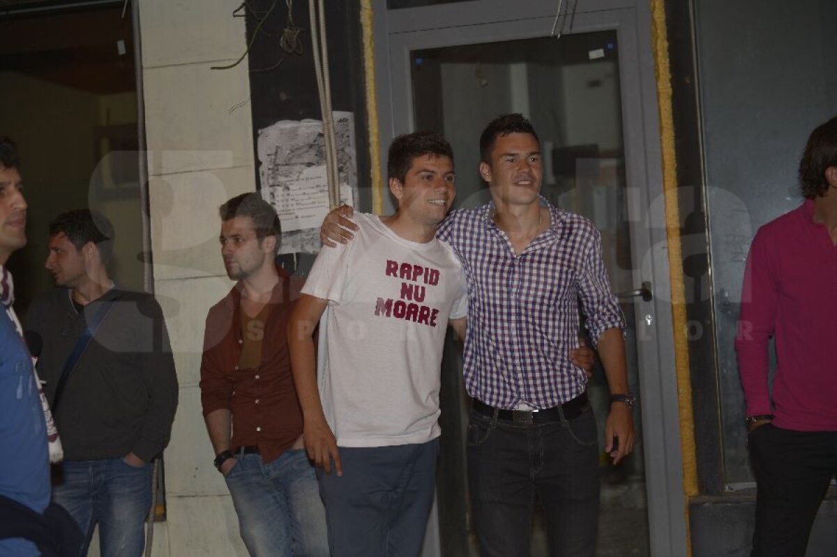 VIDEO&FOTO Of, ce chin, ce jale » Rapidul a retrogradat, jucătorii au cîntat manele cu Adi Minune! Detalii de la petrecere