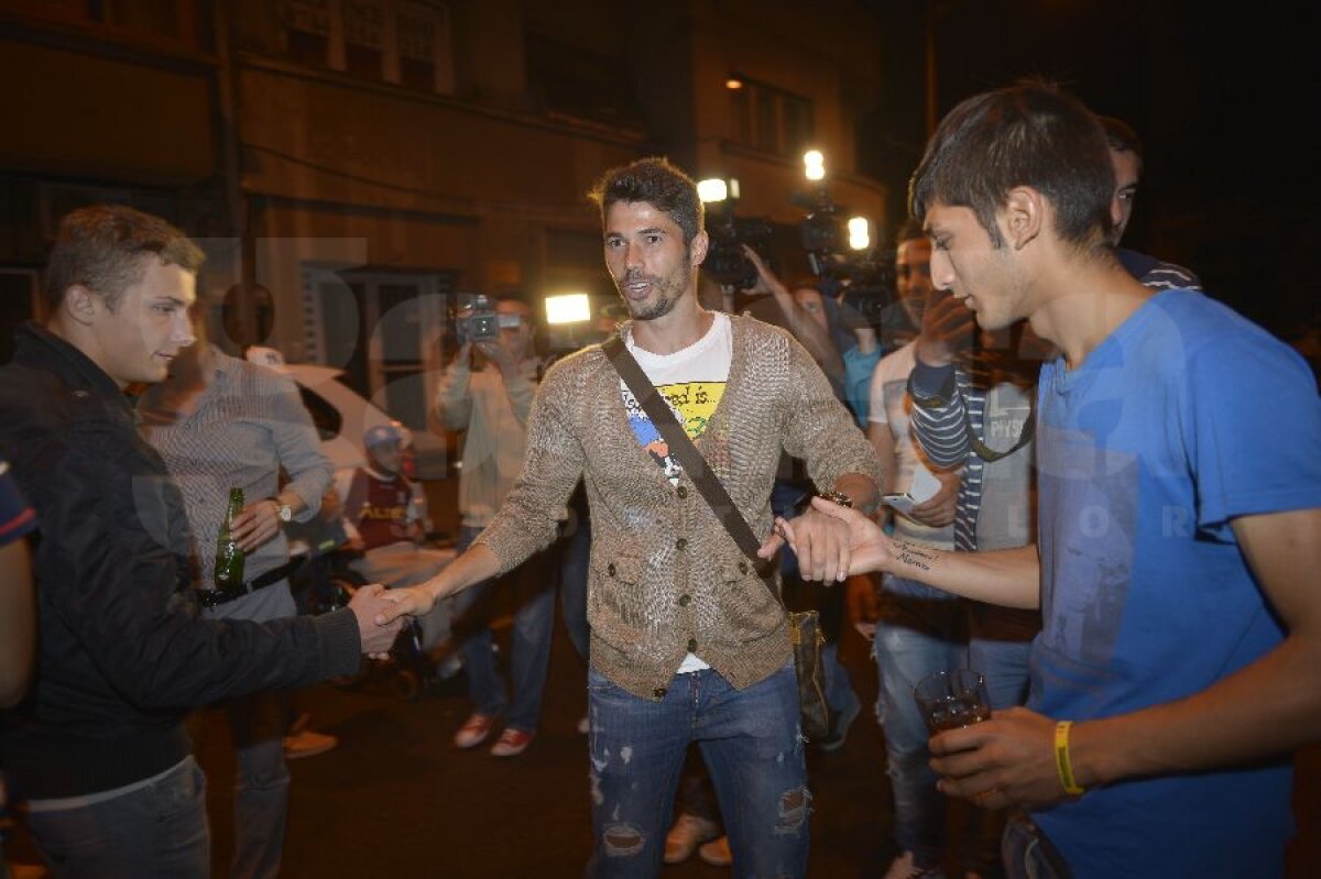 VIDEO&FOTO Of, ce chin, ce jale » Rapidul a retrogradat, jucătorii au cîntat manele cu Adi Minune! Detalii de la petrecere