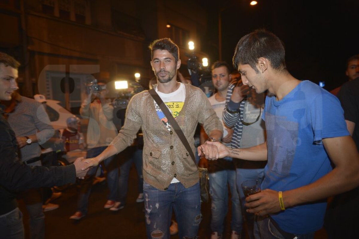 VIDEO&FOTO Of, ce chin, ce jale » Rapidul a retrogradat, jucătorii au cîntat manele cu Adi Minune! Detalii de la petrecere