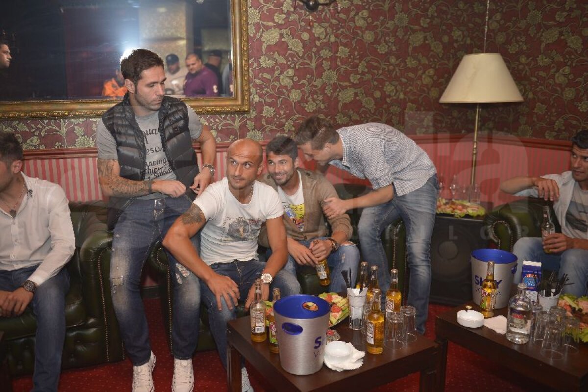 VIDEO&FOTO Of, ce chin, ce jale » Rapidul a retrogradat, jucătorii au cîntat manele cu Adi Minune! Detalii de la petrecere