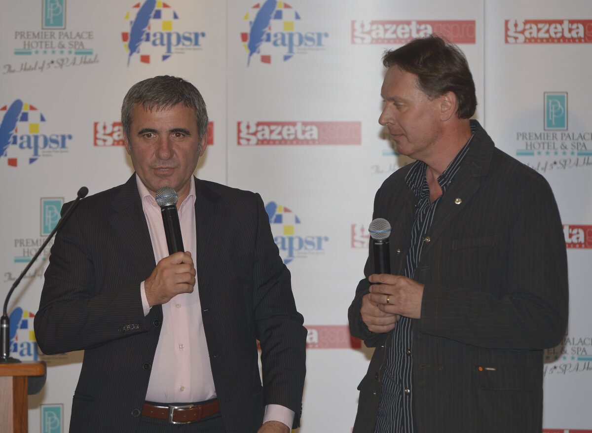 GALERIE FOTO » Lucescu, Hagi şi Rainea, cîştigătorii anchetei GSP "Best of the Best", au fost premiaţi azi de Asociaţia Presei Sportive