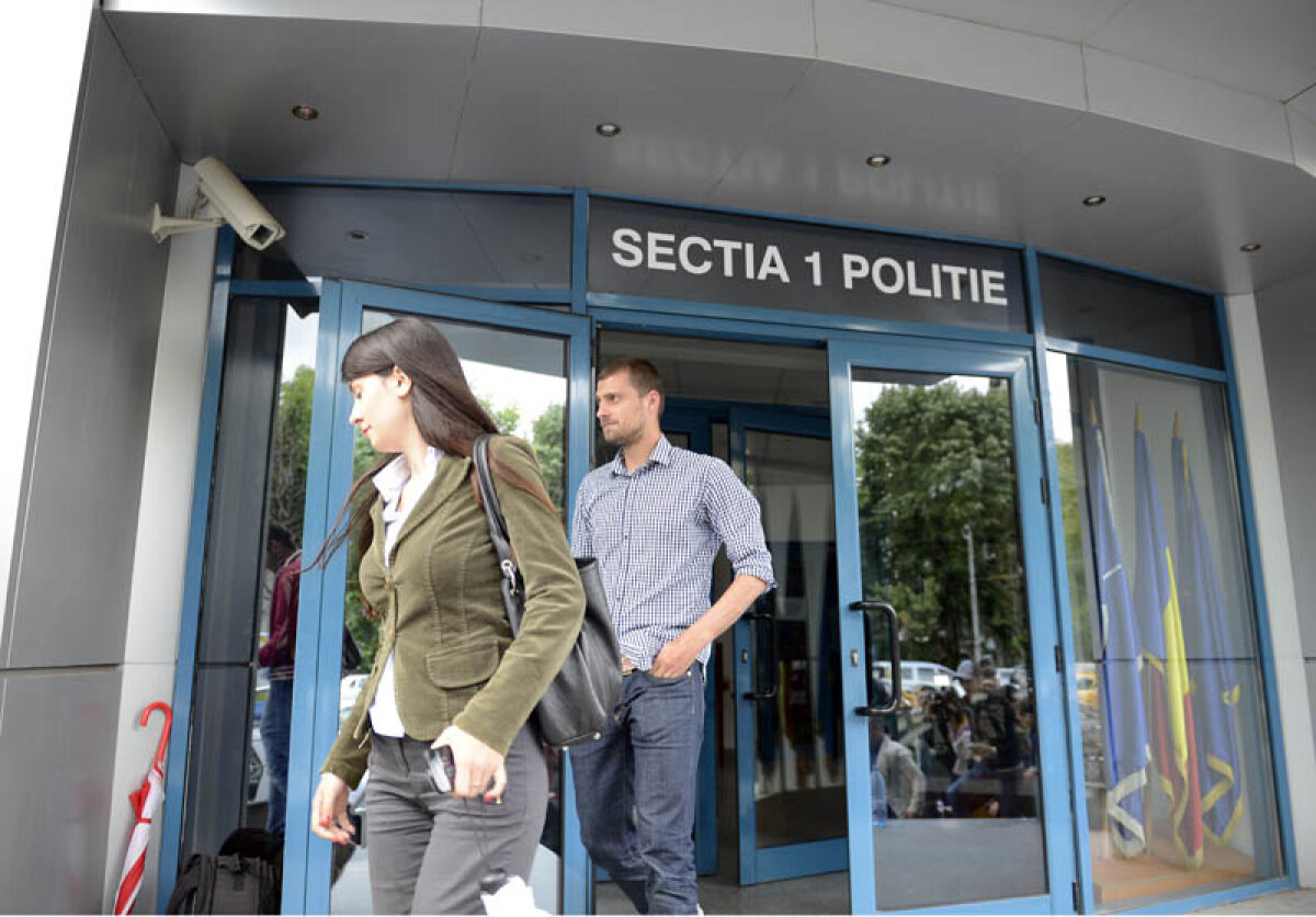 VIDEO Noapte de pomină pentru Gabi Tamaş » S-a îmbătat şi a spart uşa unui bloc: ”Stătea pe burtă, ca o broască ţestoasă!”