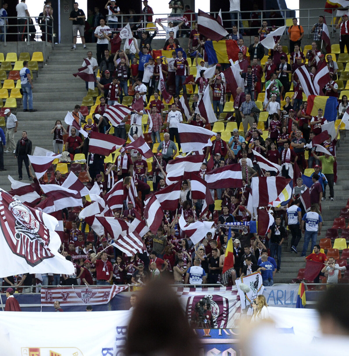 FOTO Marea galbenă 3D » Fanii Petrolului au pus stăpînire pe National Arena