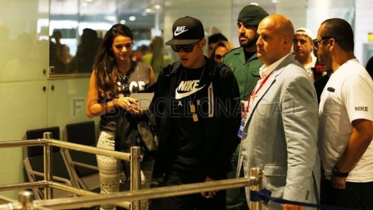 VIDEO şi FOTO » Neymar la prezentarea oficială pe Camp Nou: "Am venit să-l ajut pe Messi să rămînă cel mai bun din lume!"