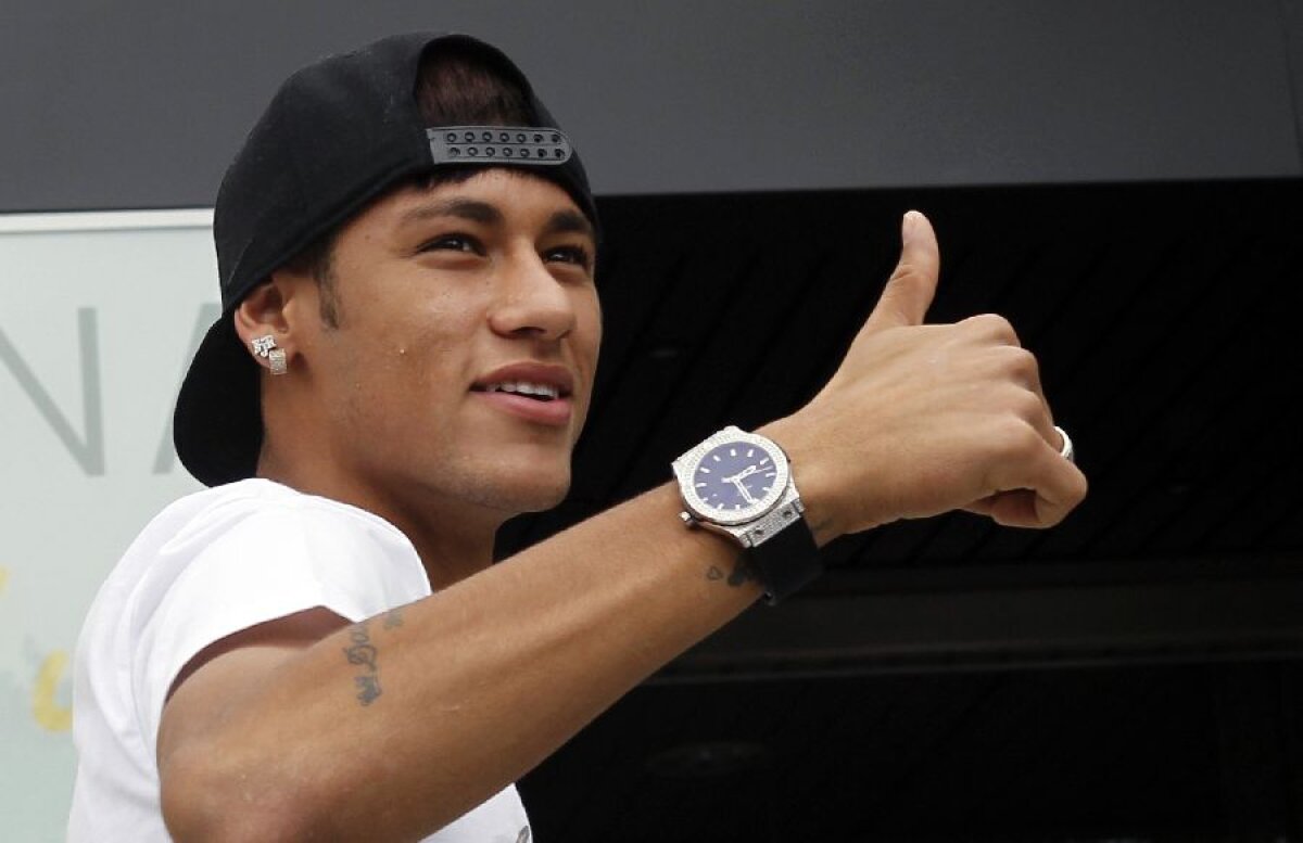 VIDEO şi FOTO » Neymar la prezentarea oficială pe Camp Nou: "Am venit să-l ajut pe Messi să rămînă cel mai bun din lume!"