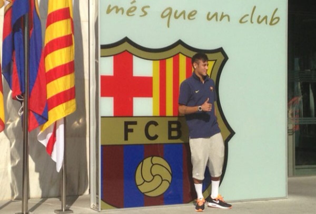 VIDEO şi FOTO » Neymar la prezentarea oficială pe Camp Nou: "Am venit să-l ajut pe Messi să rămînă cel mai bun din lume!"