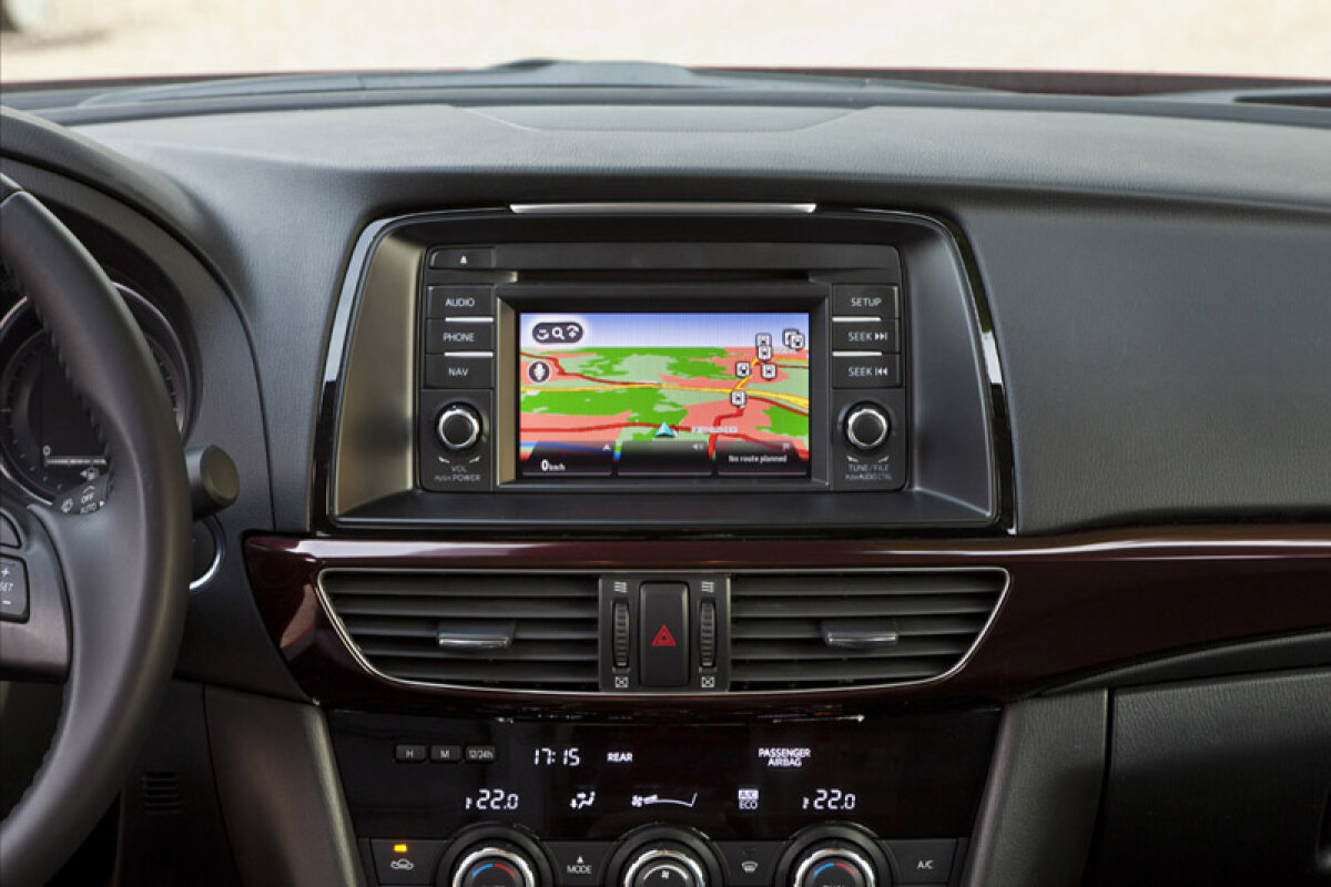 GALERIE FOTO Epatează! » Noua Mazda 6 e chiar frumoasă! Interiorul lasă, însă, de dorit