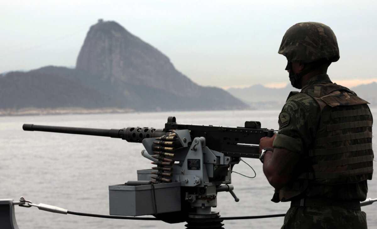 Alertă maximă » Militari mobilizaţi la sol, în aer şi pe mare pentru securitatea Cupei Confederaţiilor