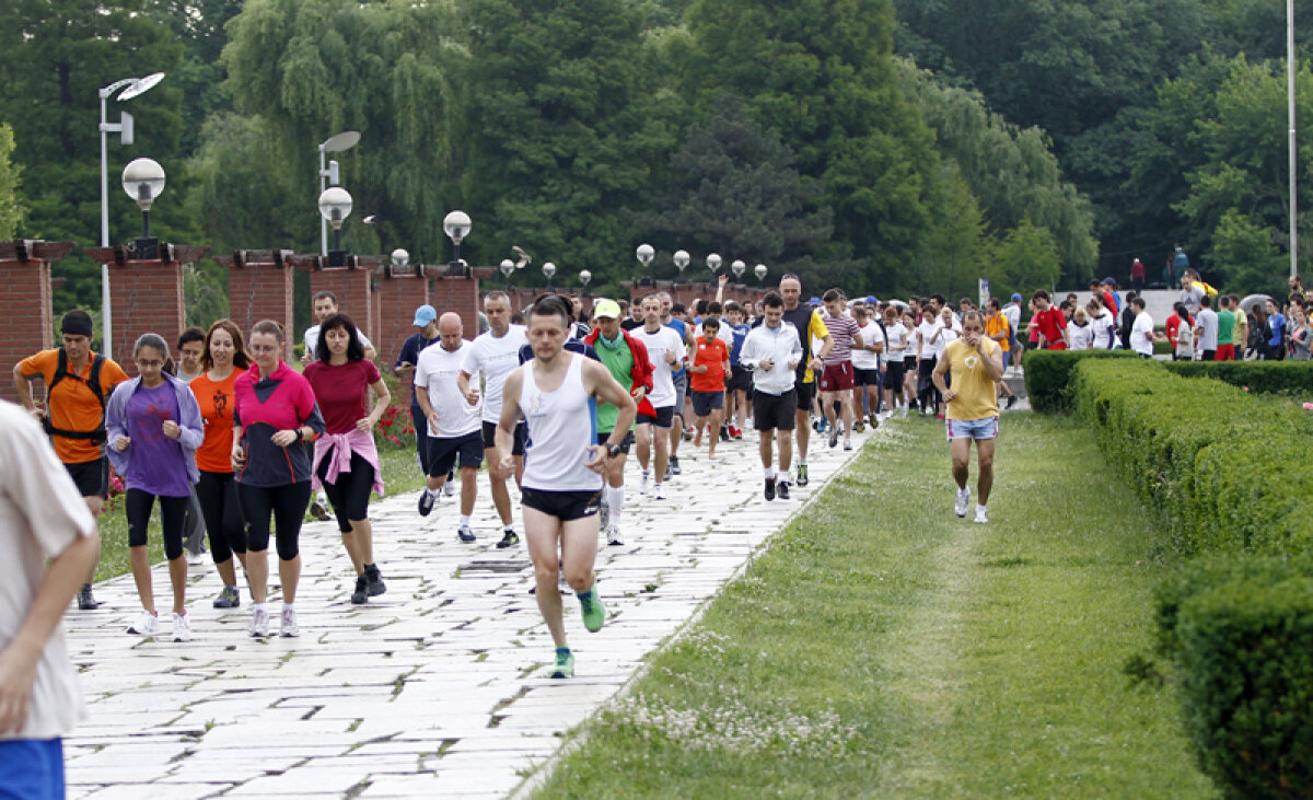 150 de ture pentru Petru » Un bucureştean a donat unui copil în suferinţă cîte 100 RON pentru fiecare tur de parc alergat