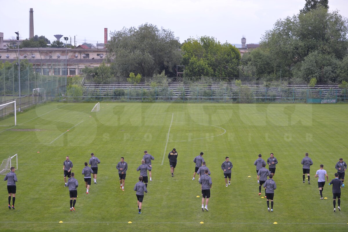 FOTO Universitatea Cluj s-a reunit astăzi! » Deşi a fost prezent, Ganea anunţă: "N-am semnat prelungirea"