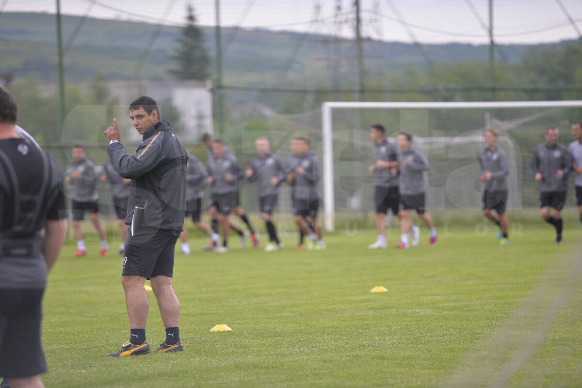 FOTO Universitatea Cluj s-a reunit astăzi! » Deşi a fost prezent, Ganea anunţă: "N-am semnat prelungirea"