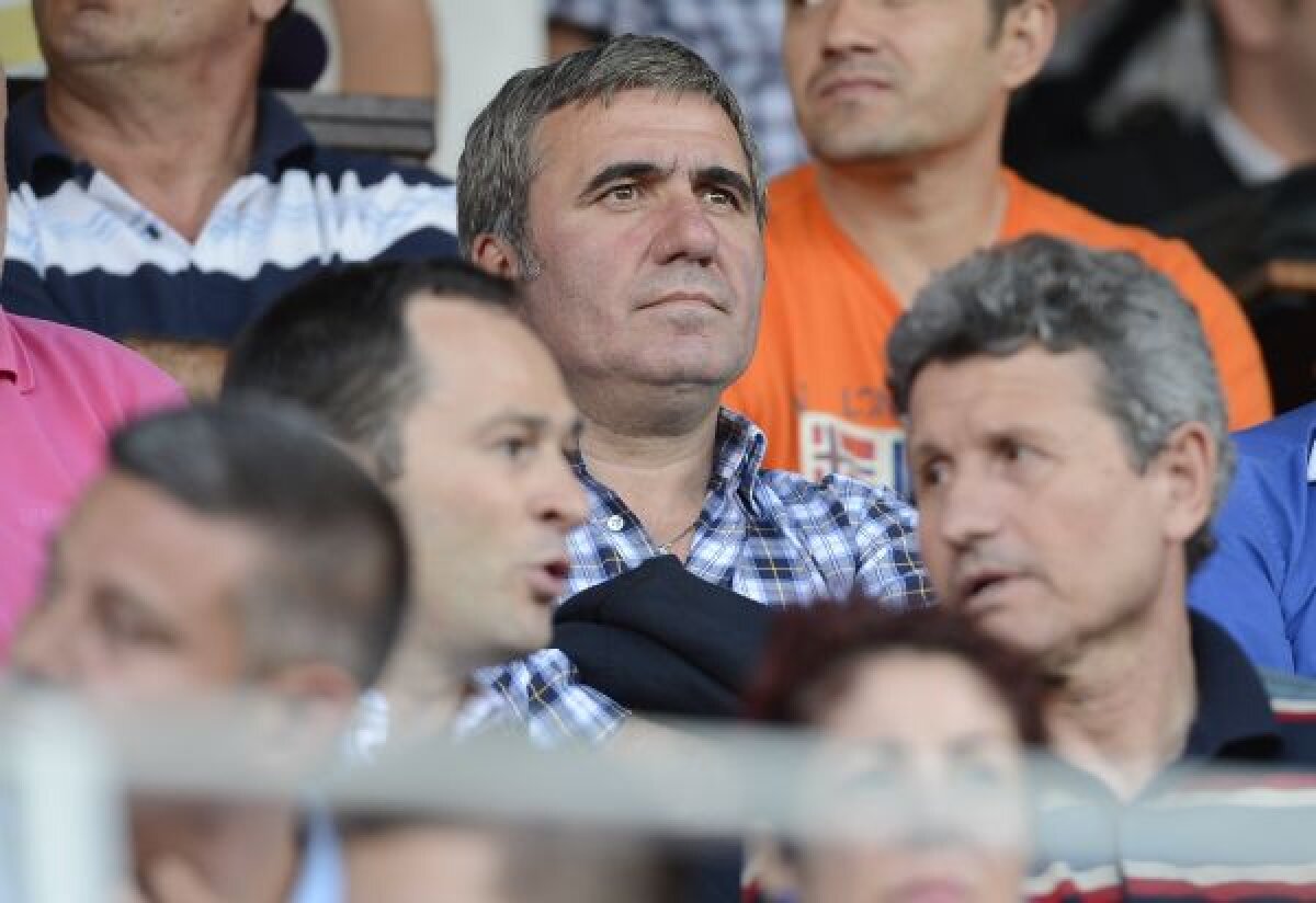 FOTO Hagi, inamicul dinamoviştilor » "Regele" jignit de fanii "cîinilor" la finala Juniorilor A