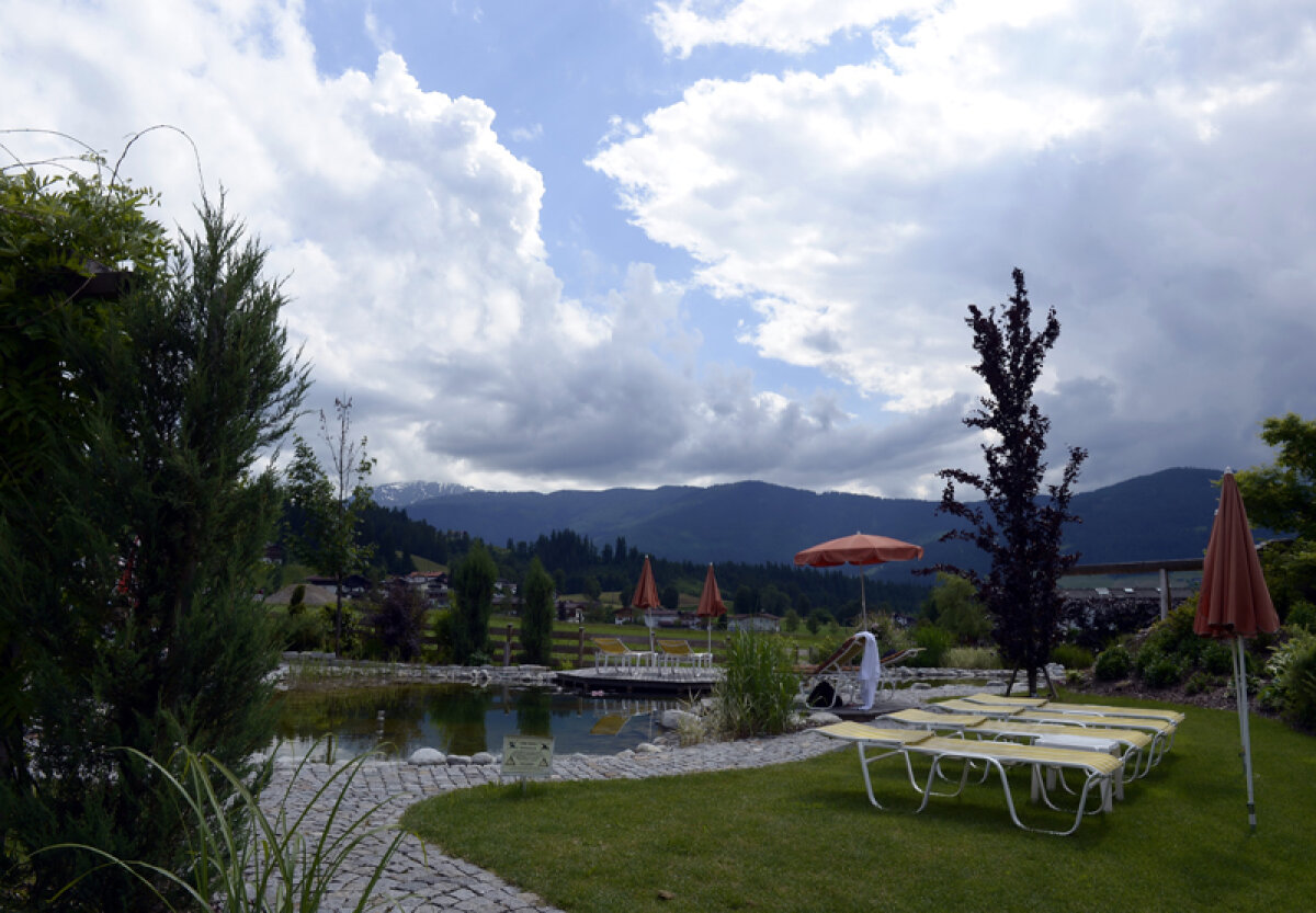 FOTO Willkommen in Osterreich » Steaua a ajuns în Austria. Primul amical e programat pe 22 iunie