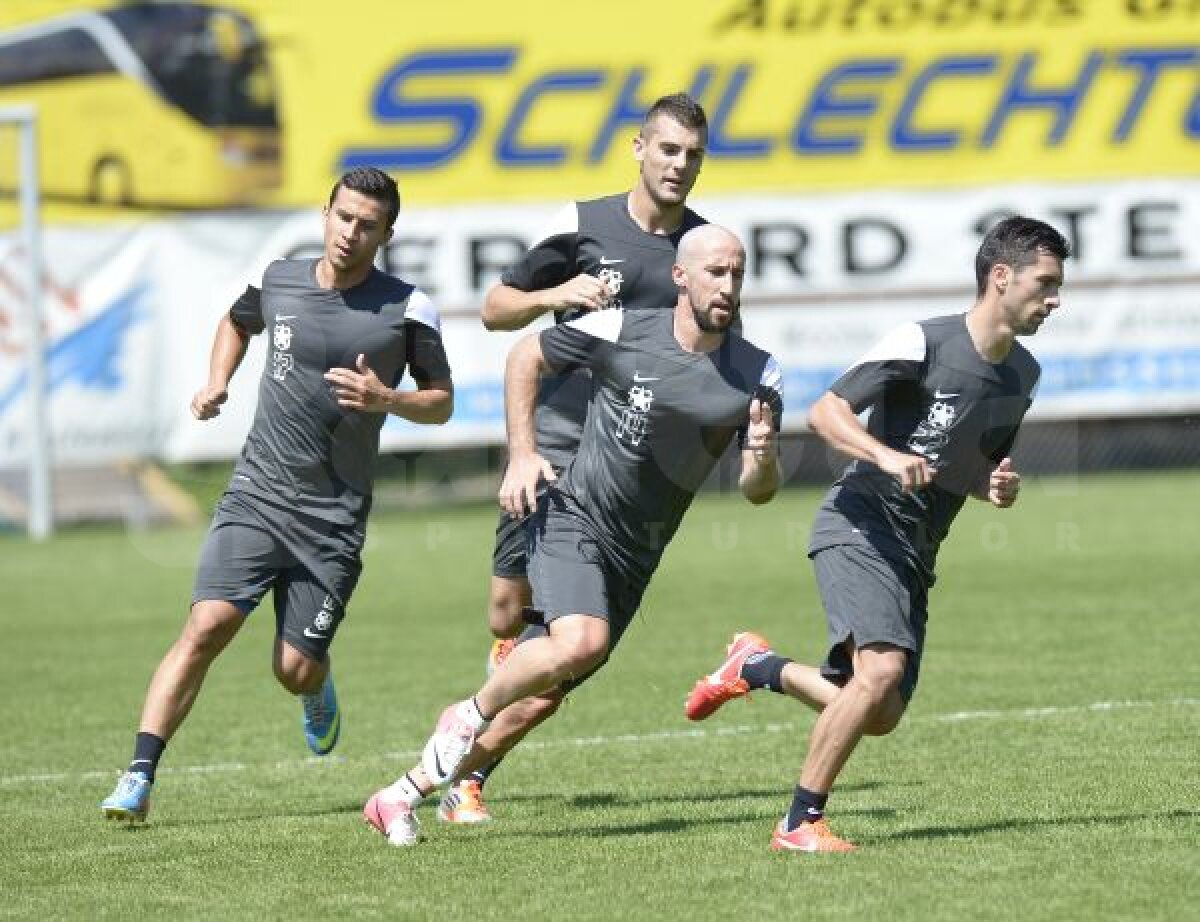 VIDEO+FOTO E greu cu Tommy » Preparatorul fizic i-a epuizat pe stelişti la primul antrenament din Austria