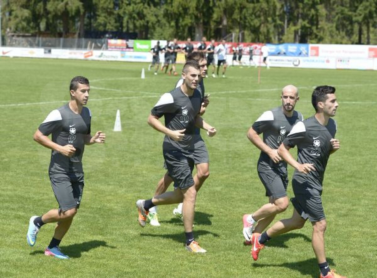 VIDEO+FOTO E greu cu Tommy » Preparatorul fizic i-a epuizat pe stelişti la primul antrenament din Austria