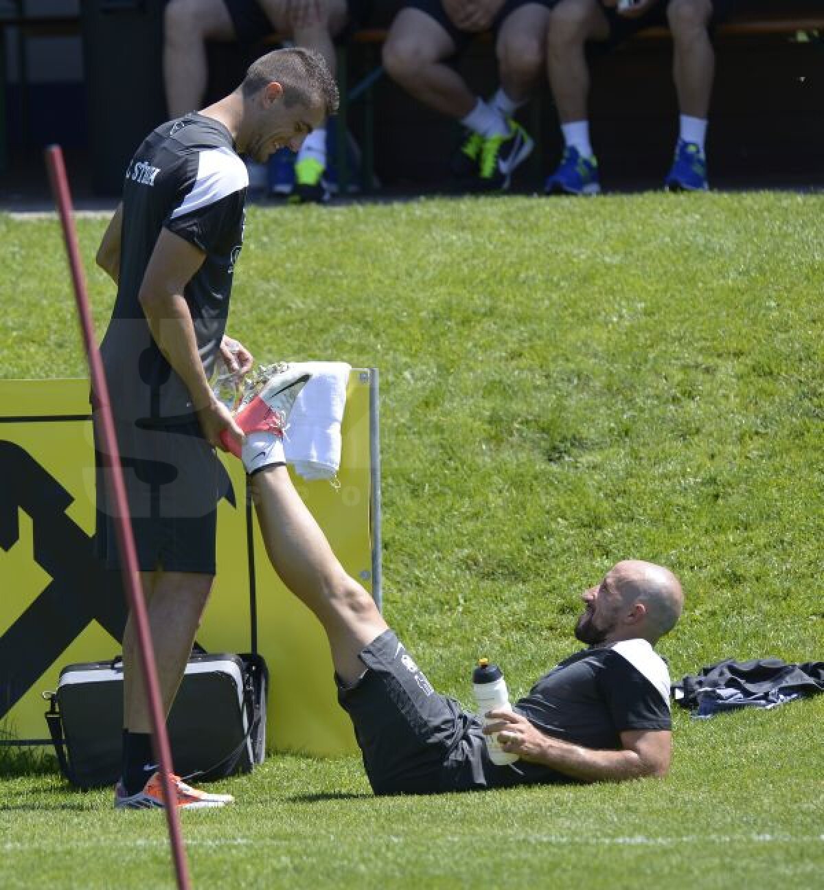 VIDEO+FOTO E greu cu Tommy » Preparatorul fizic i-a epuizat pe stelişti la primul antrenament din Austria