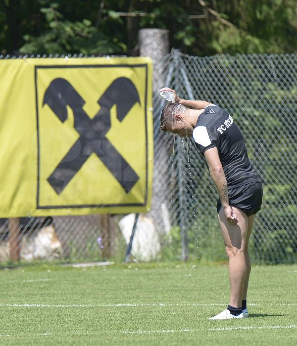 VIDEO+FOTO E greu cu Tommy » Preparatorul fizic i-a epuizat pe stelişti la primul antrenament din Austria