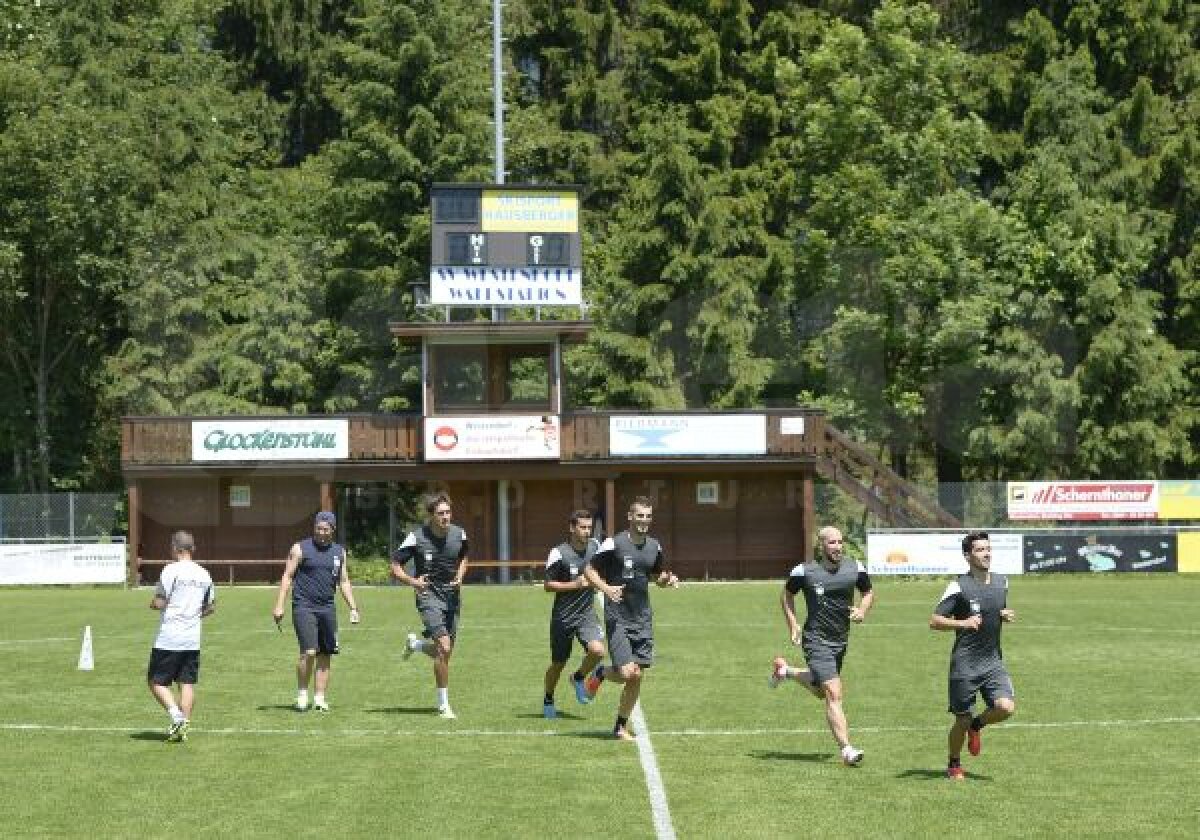 VIDEO+FOTO E greu cu Tommy » Preparatorul fizic i-a epuizat pe stelişti la primul antrenament din Austria