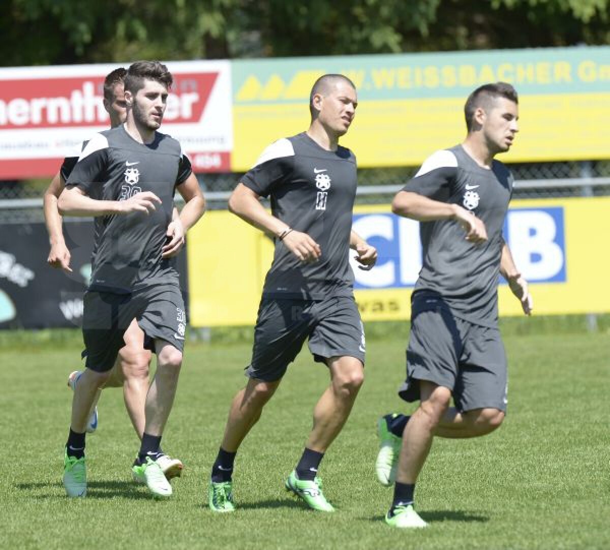 VIDEO+FOTO E greu cu Tommy » Preparatorul fizic i-a epuizat pe stelişti la primul antrenament din Austria