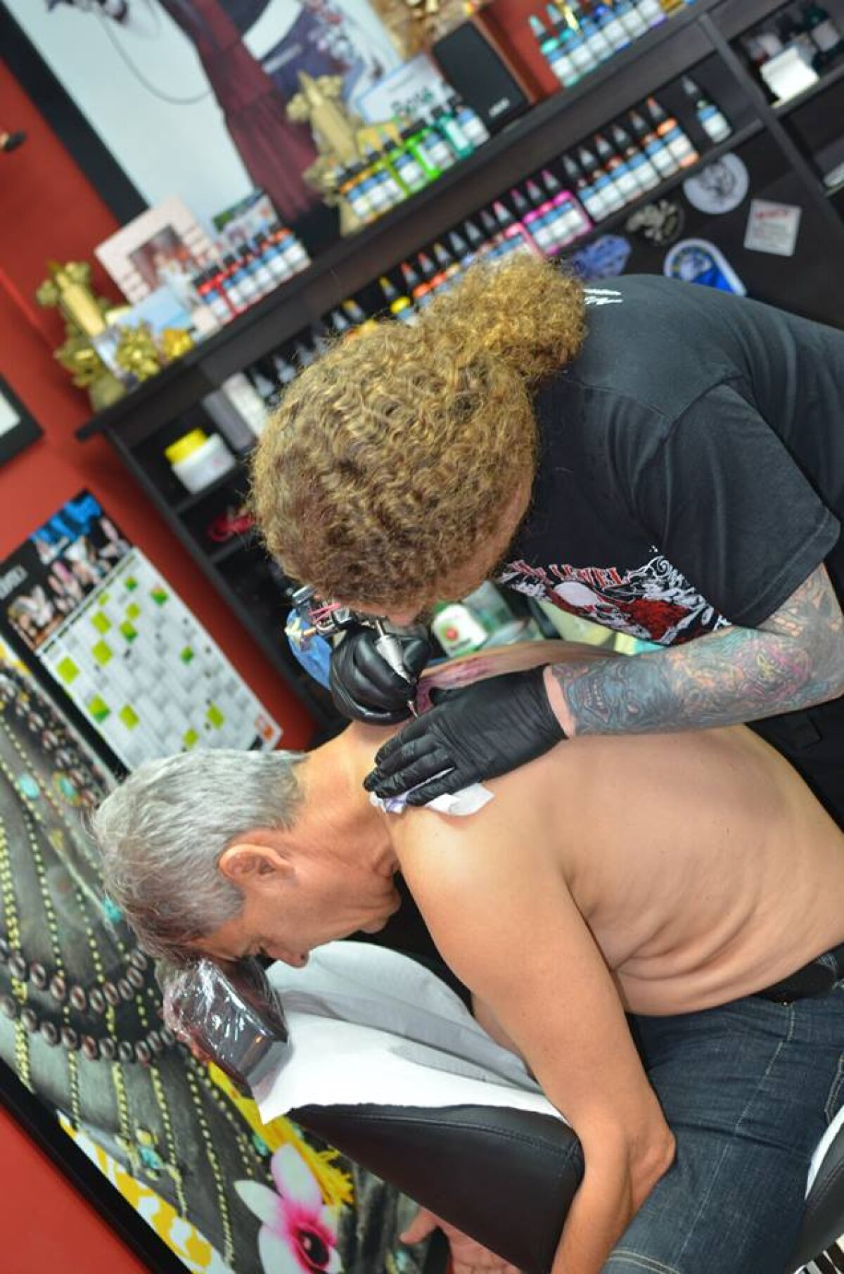 FOTO Unul dintre cei mai "nebuni" antrenori din Liga 1 uimeşte din nou » Şi-a făcut un tatuaj la 57 de ani!