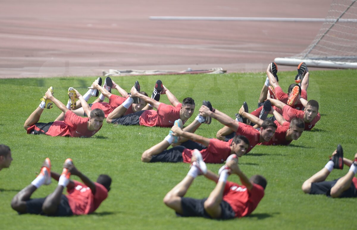 GALERIE FOTO Dinamo s-a reunit, Mulţescu anunţă: "Alexe, Grigore şi Bălgrădean au oferte şi pot pleca"