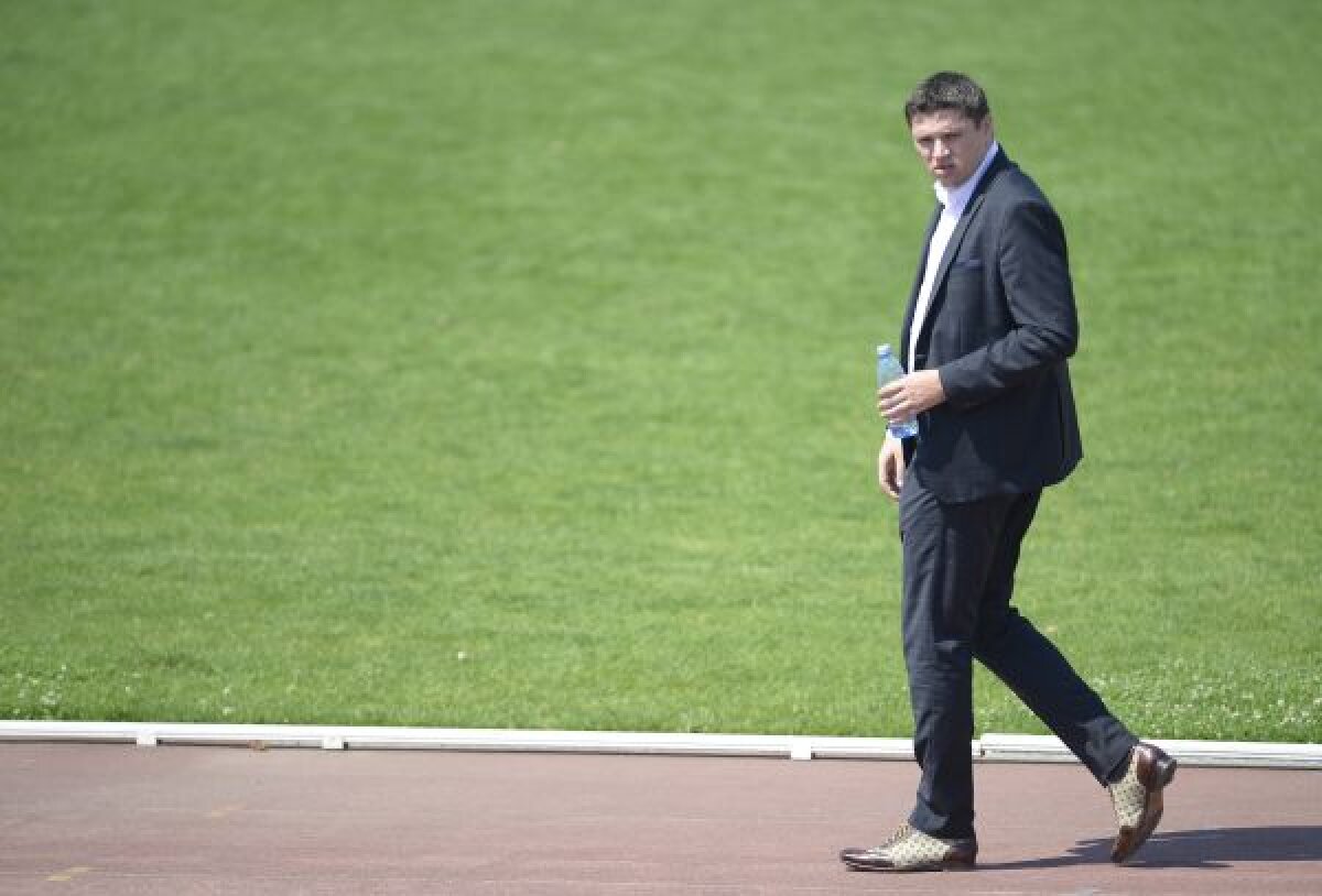 Pe stînga, ca la Medicină » "Cîinii" au probleme în a-şi găsi un fundaş lateral