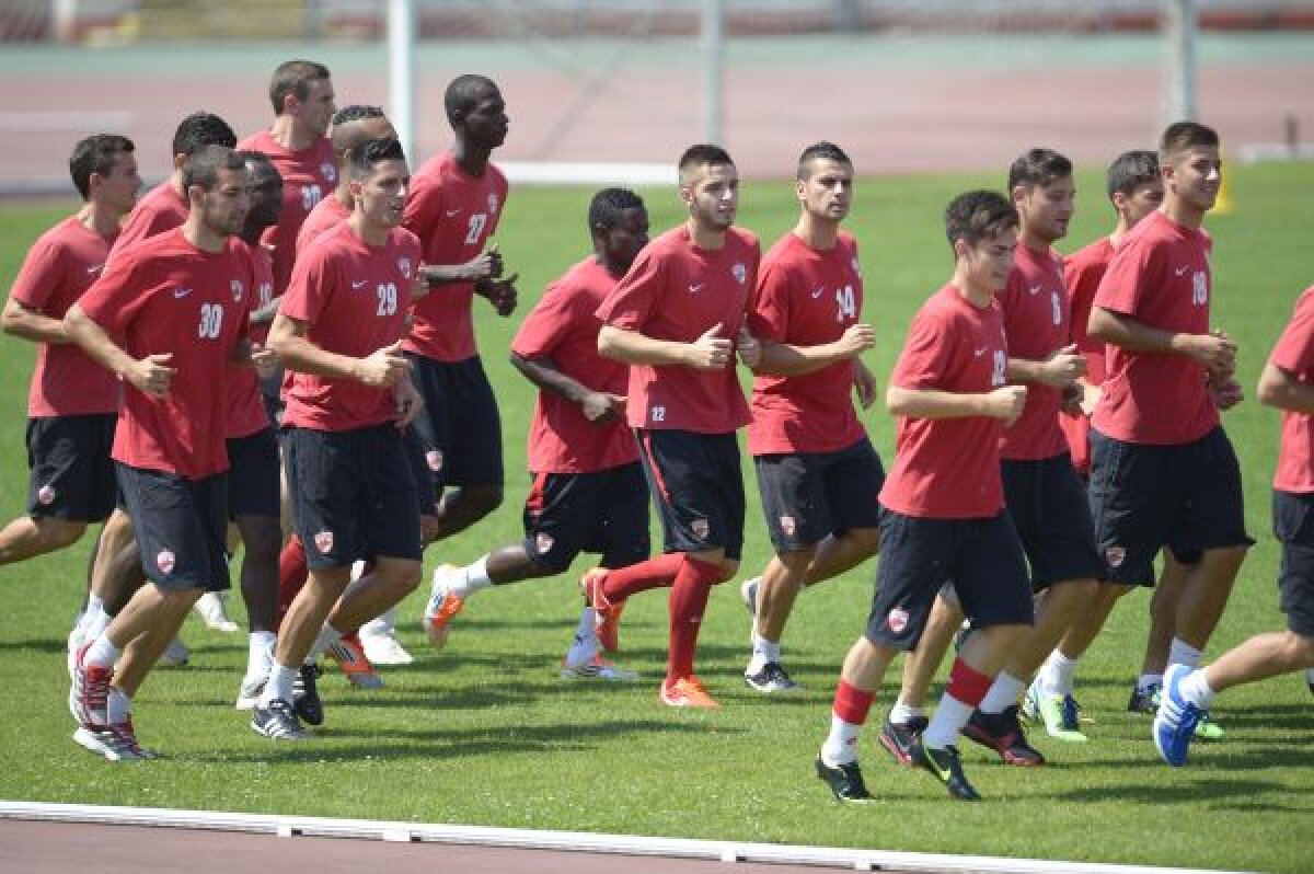 Pe stînga, ca la Medicină » "Cîinii" au probleme în a-şi găsi un fundaş lateral