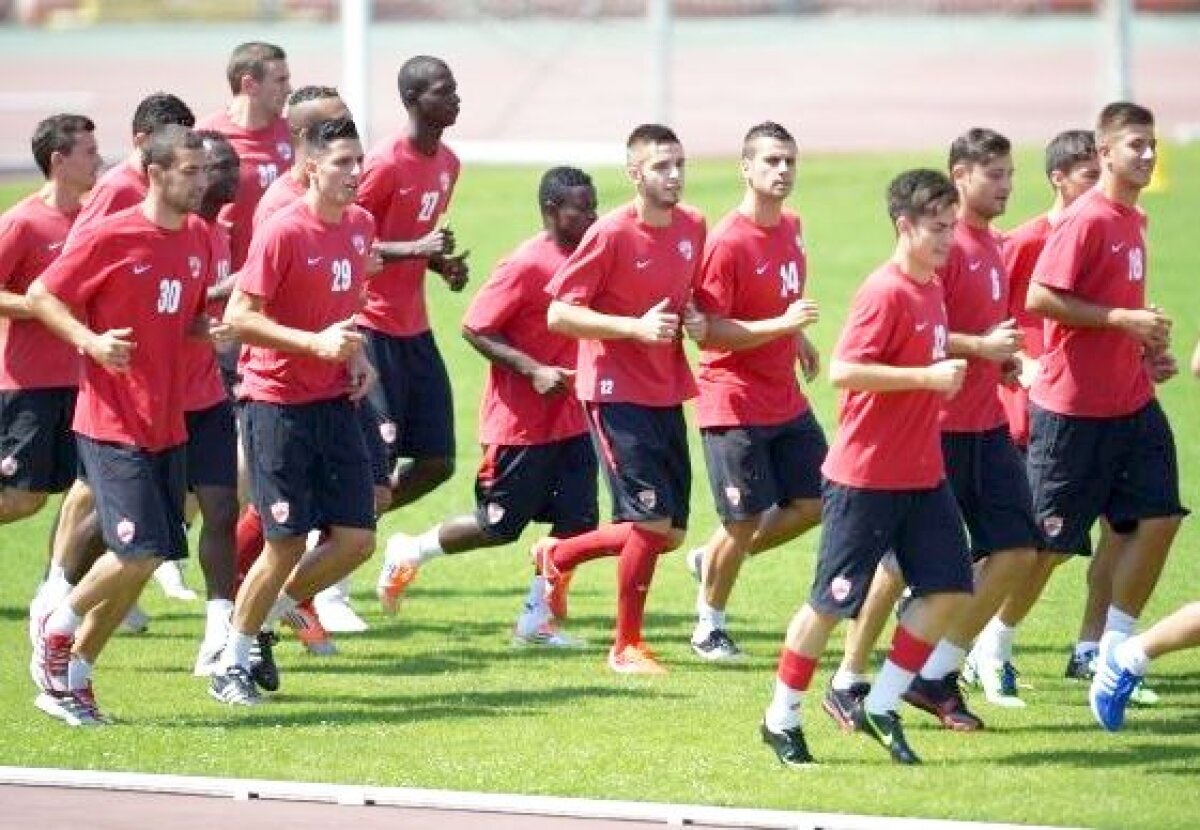 Pe stînga, ca la Medicină » "Cîinii" au probleme în a-şi găsi un fundaş lateral