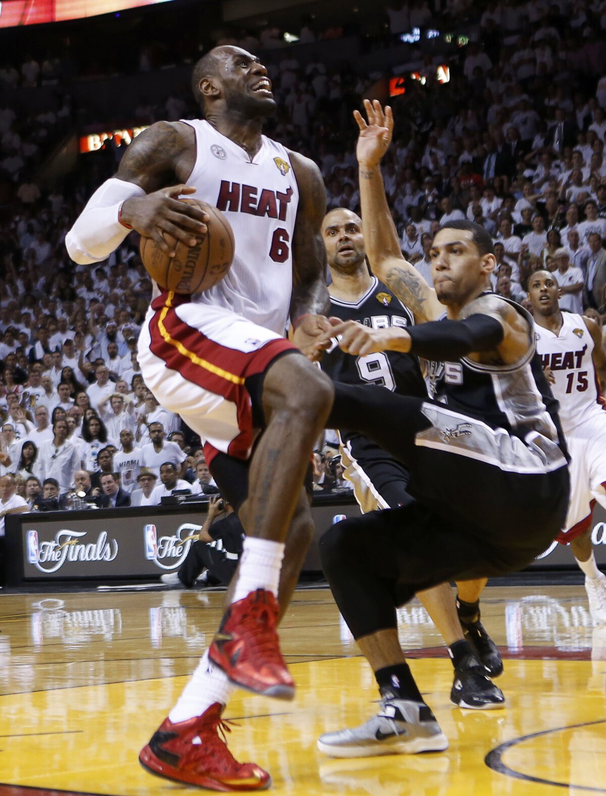 GALERIE FOTO Finala NBA se prelungeşte! Miami a obţinut în extremis jocul decisiv