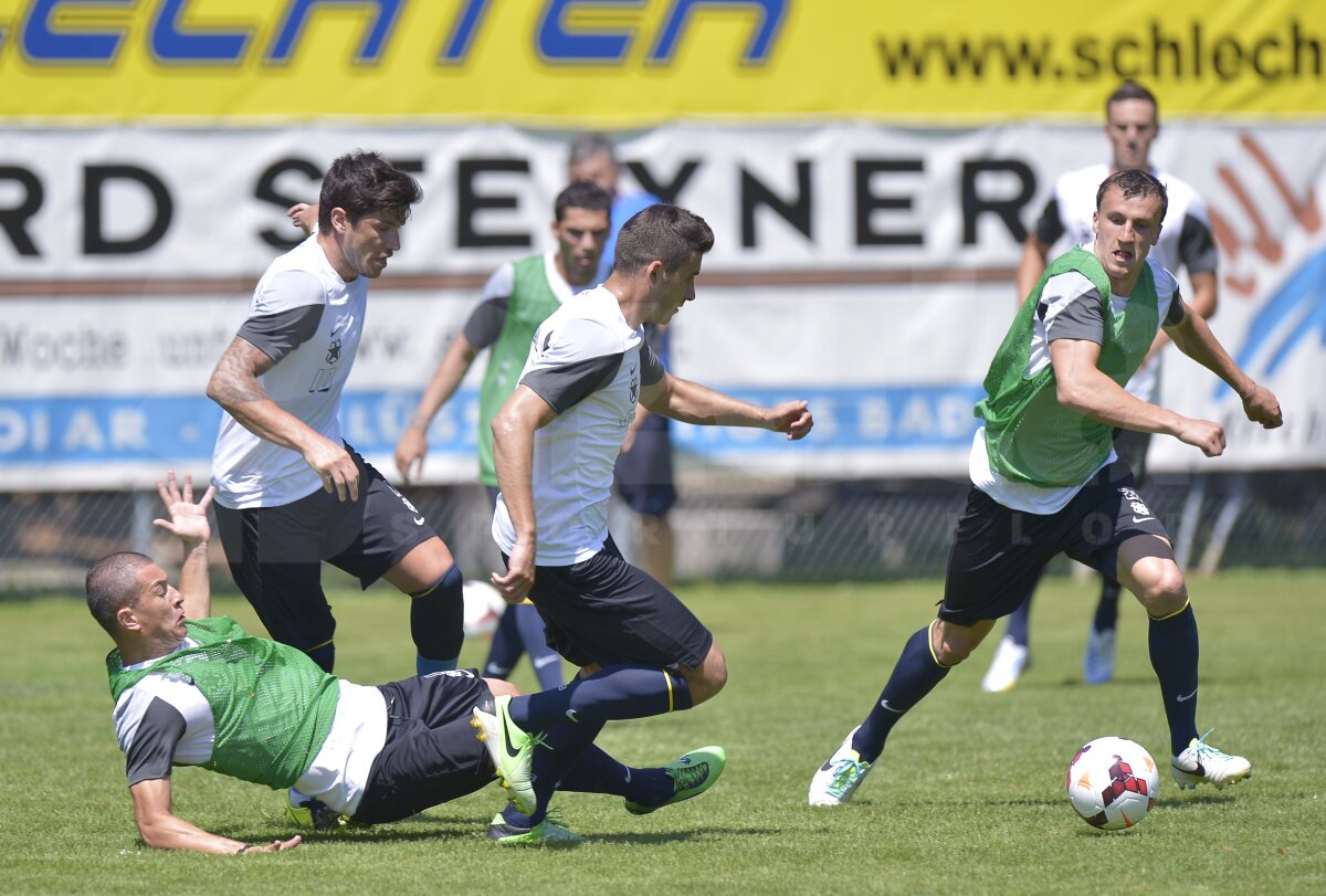 FOTO Turneul campionilor » Dueluri tari! Steliştii nu se menajează deloc la miuţele din Austria