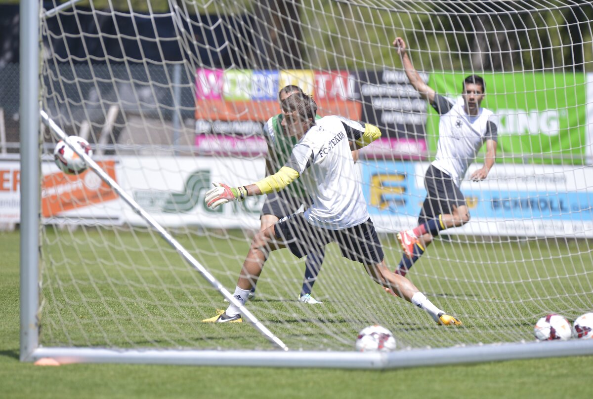 FOTO Turneul campionilor » Dueluri tari! Steliştii nu se menajează deloc la miuţele din Austria