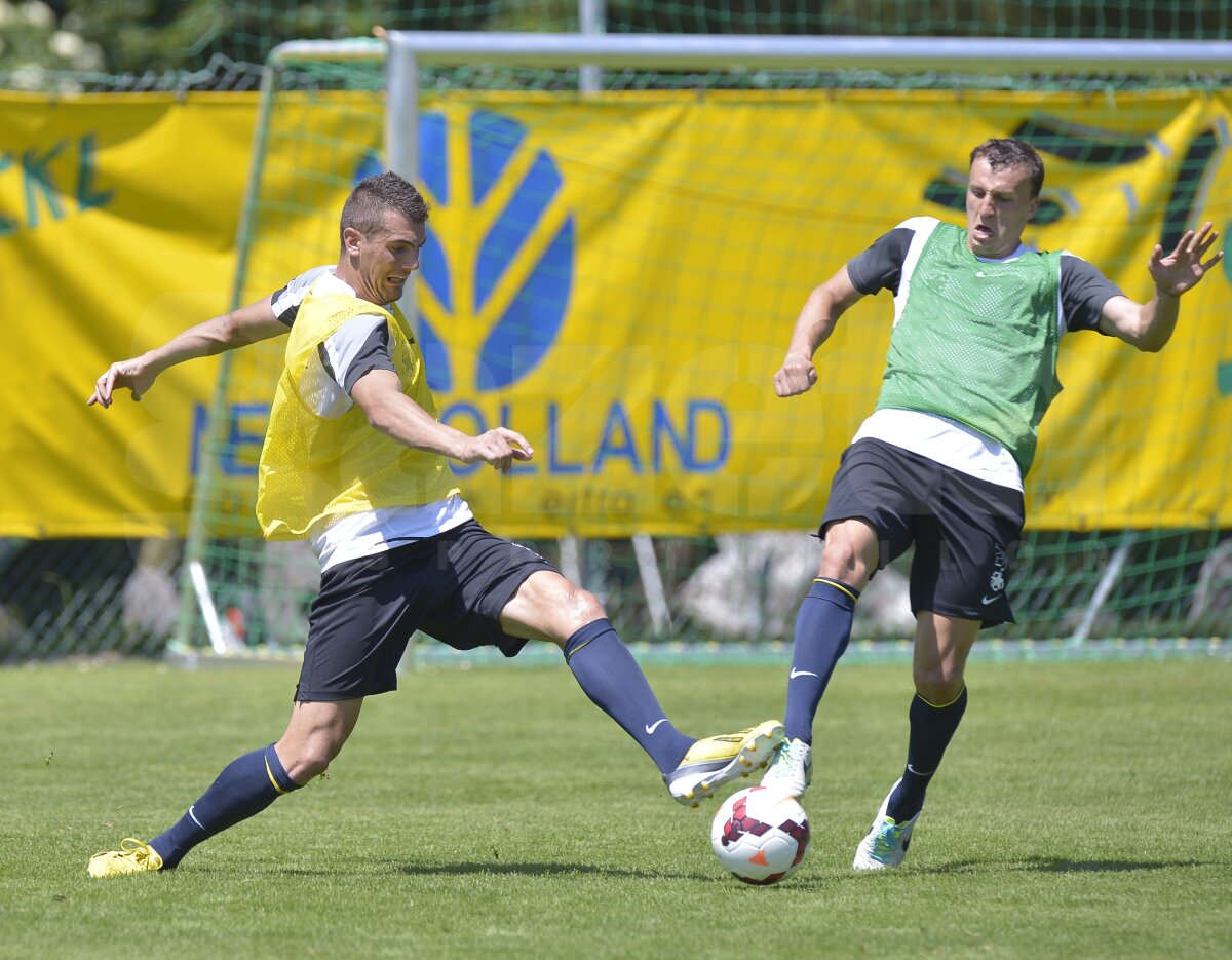 FOTO Turneul campionilor » Dueluri tari! Steliştii nu se menajează deloc la miuţele din Austria
