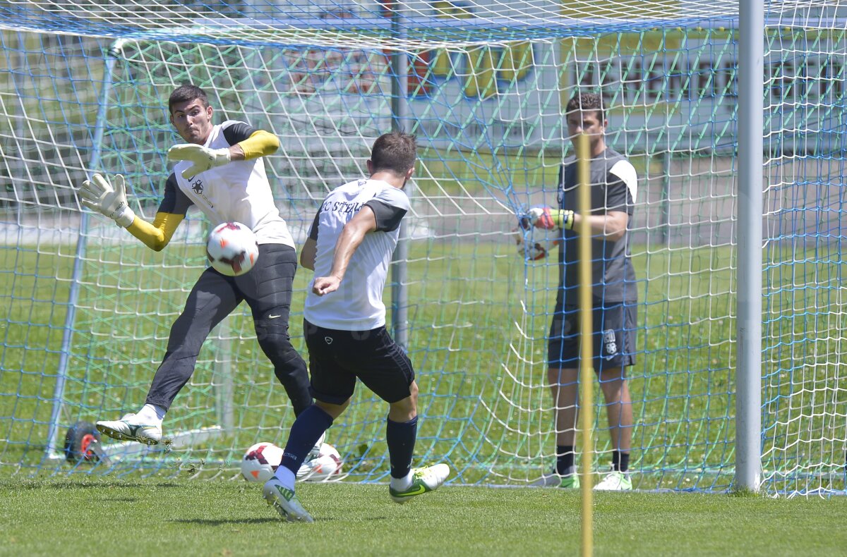 FOTO Turneul campionilor » Dueluri tari! Steliştii nu se menajează deloc la miuţele din Austria
