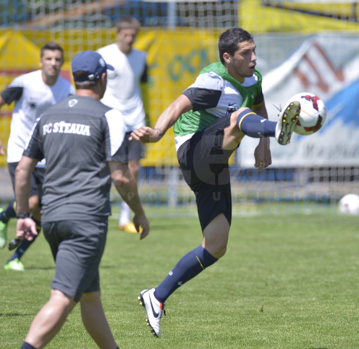 FOTO Turneul campionilor » Dueluri tari! Steliştii nu se menajează deloc la miuţele din Austria