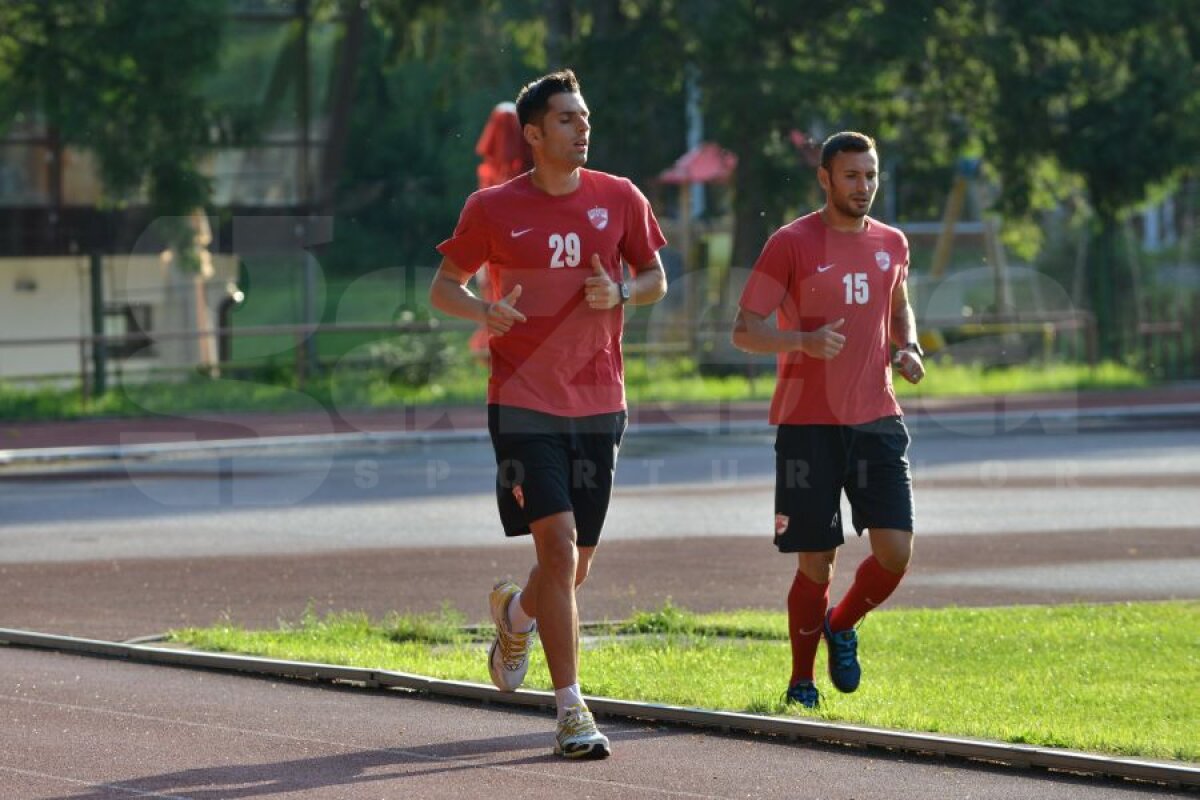 GALERIE FOTO Teste fizice şi chin pentru "cîini" » Dinamoviştii, scoşi la prima oră la antrenament