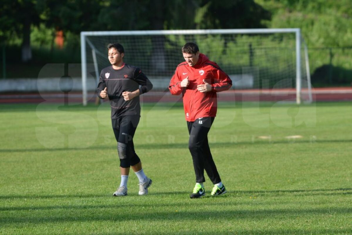 GALERIE FOTO Teste fizice şi chin pentru "cîini" » Dinamoviştii, scoşi la prima oră la antrenament