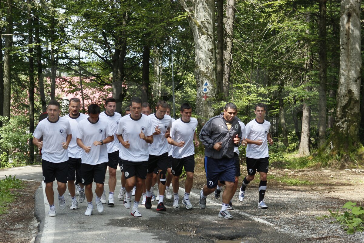 FOTO "Şepcile roşii" au pătruns pe "Drumul Oaselor" cu speranţa că vor rămîne în Liga 1