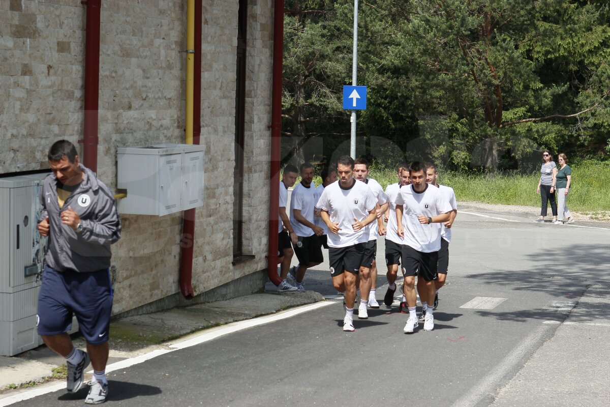 FOTO "Şepcile roşii" au pătruns pe "Drumul Oaselor" cu speranţa că vor rămîne în Liga 1