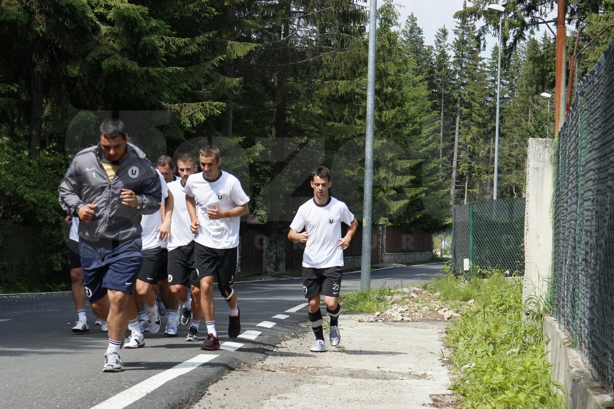 FOTO "Şepcile roşii" au pătruns pe "Drumul Oaselor" cu speranţa că vor rămîne în Liga 1