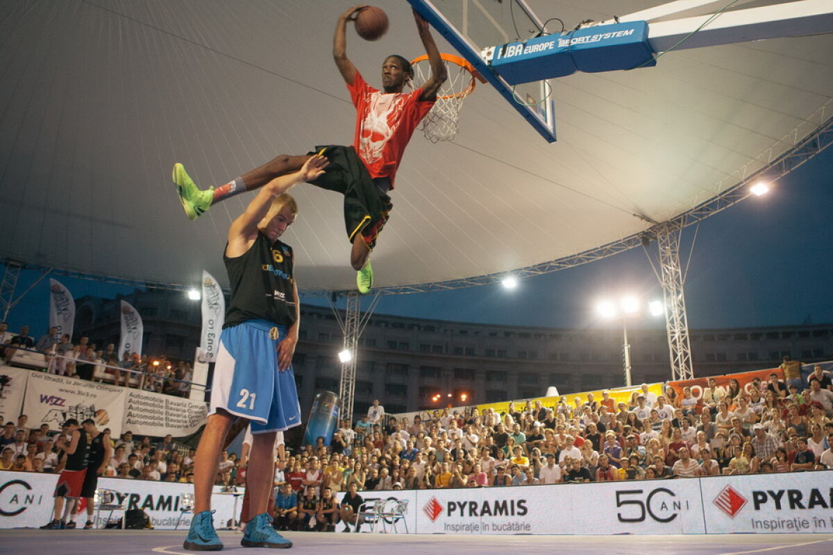 Premierul Victor Ponta a făcut spectacol la cel mai mare turneu din baschet din România, Wizz Air Sport Arena Streetball!