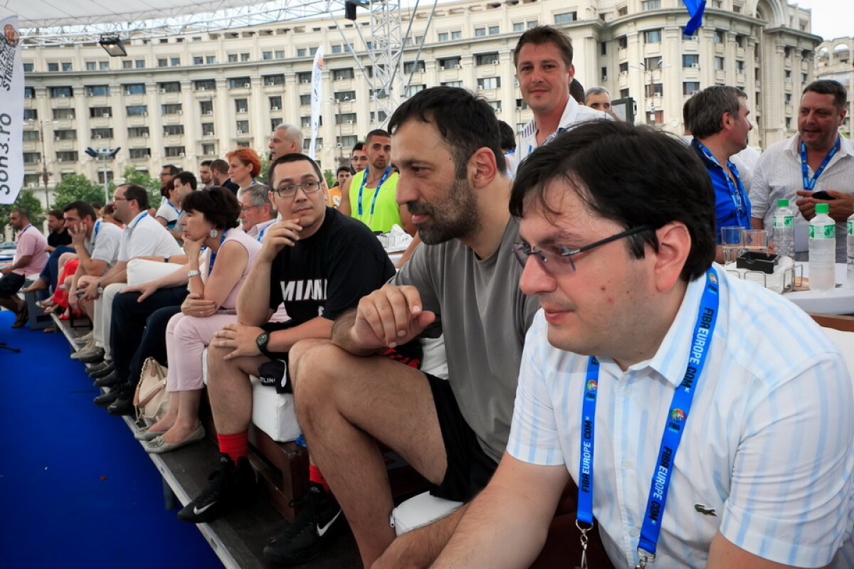 Premierul Victor Ponta a făcut spectacol la cel mai mare turneu din baschet din România, Wizz Air Sport Arena Streetball!